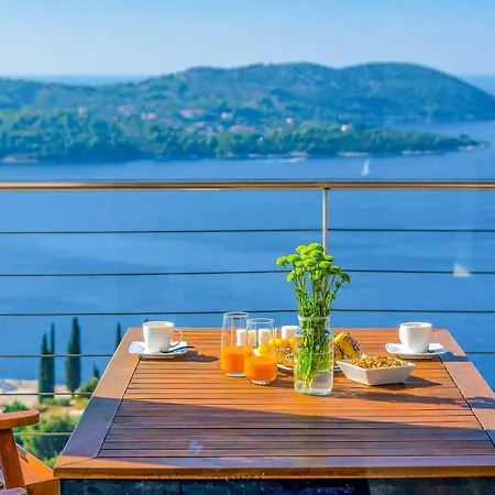 Sunset Villa *